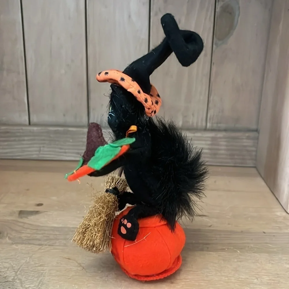 Annalee Witch Cat “Midnight Ride Kitty” Pumpkin Broom Hat